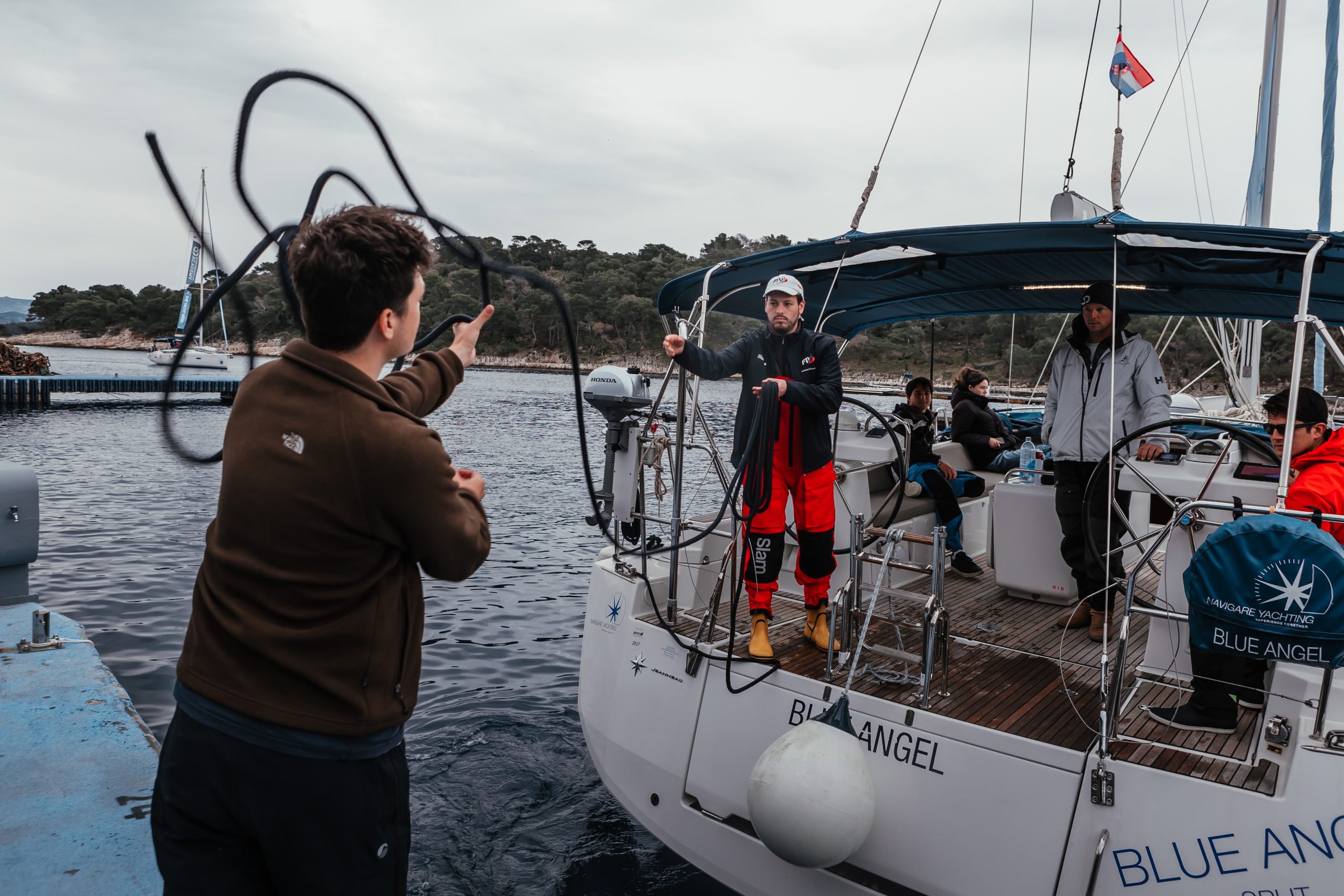 hire yacht crew deckhand