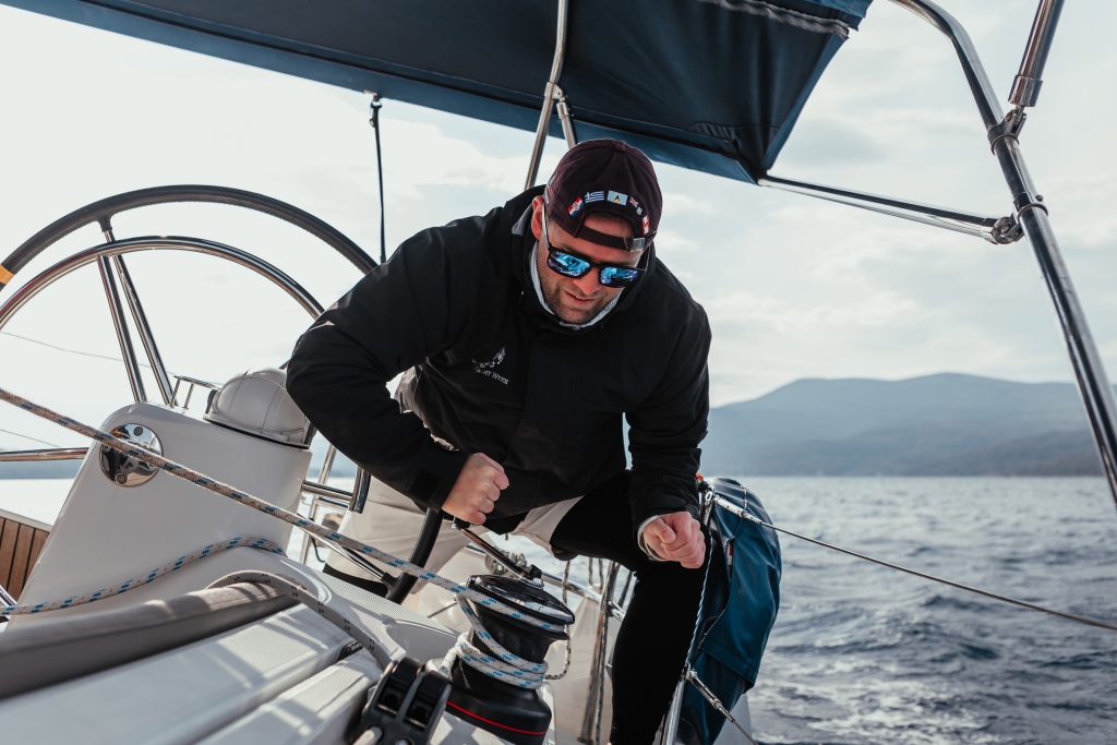 Skipper Job a skipper handling a yacht